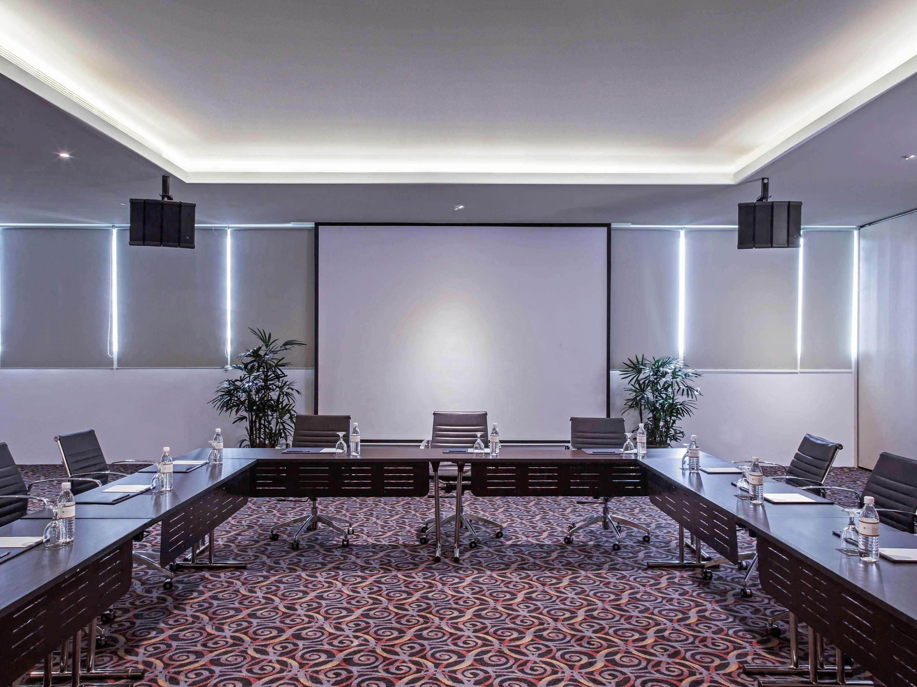 Hotel Pullman Kuching Exterior foto Meeting room