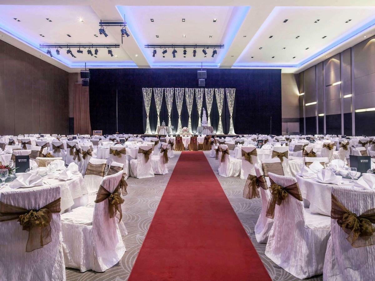 Hotel Pullman Kuching Exterior foto The ballroom of the hotel