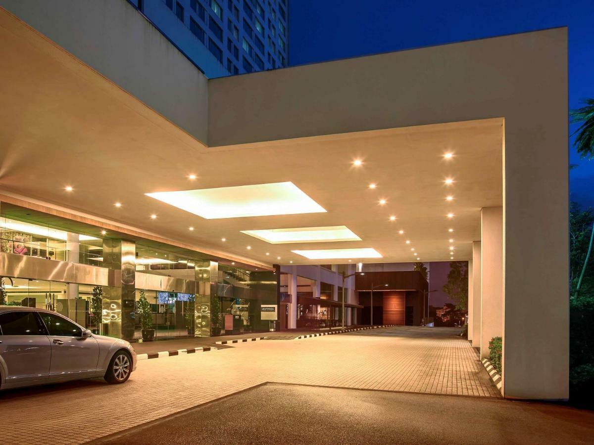 Hotel Pullman Kuching Exterior foto Entrance
